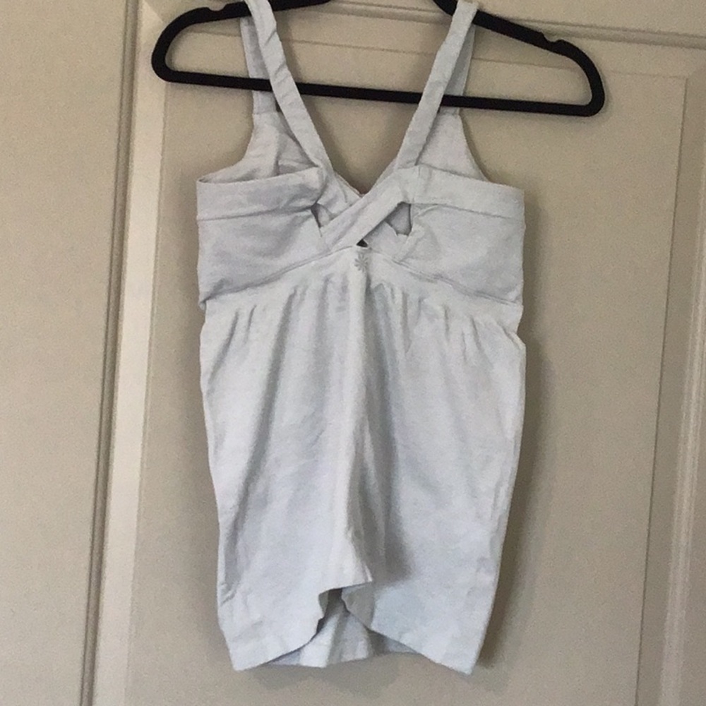 Athleta Light Gray Ribbed exercise top - Picture 2 of 3